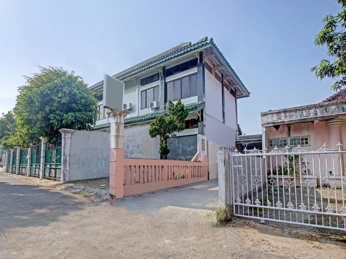 Oyo 91490 Hotel Rumah Kita Cirebon Exteriér fotografie
